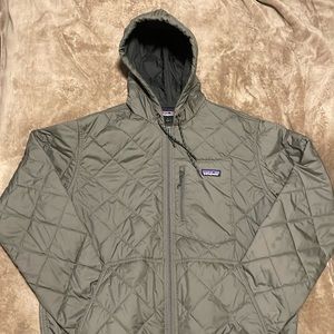 Like New!! Gray Patagonia Jacket. Excellent condition!!
